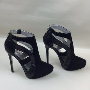 Luichiny Stiletto Heels Black Cut Out Size 8